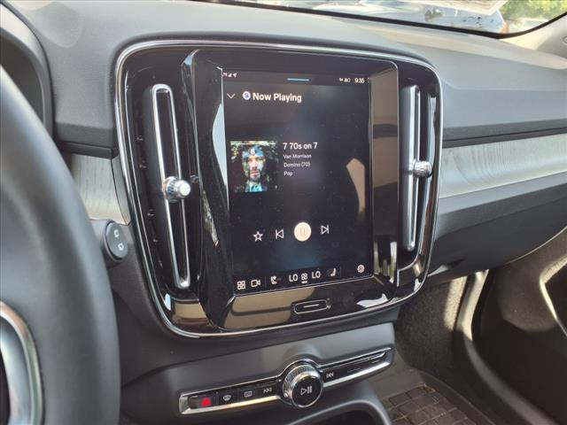 2025 Volvo XC40 B5 Plus Dark Theme