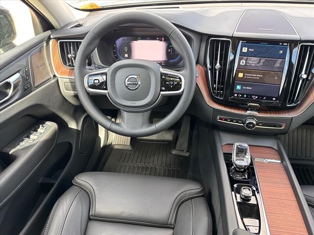 2024 Volvo XC60 Recharge T8 Ultimate Dark Theme