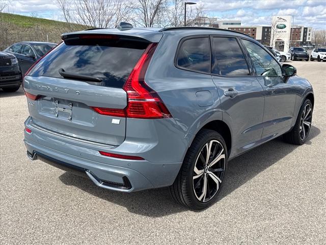 2024 Volvo XC60 Recharge T8 Ultimate Dark Theme