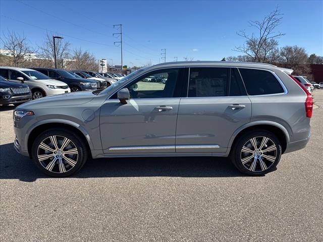 2025 Volvo XC90 T8 Plus 6-Seater