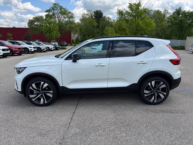 2025 Volvo XC40 B5 Plus Dark Theme
