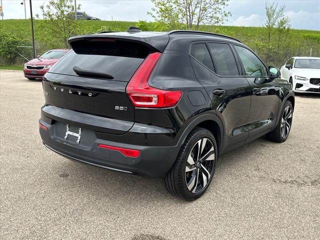 2024 Volvo XC40 B5 Plus Dark Theme