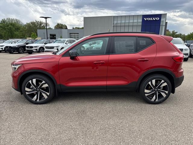 2025 Volvo XC40 B5 Ultra Dark Theme