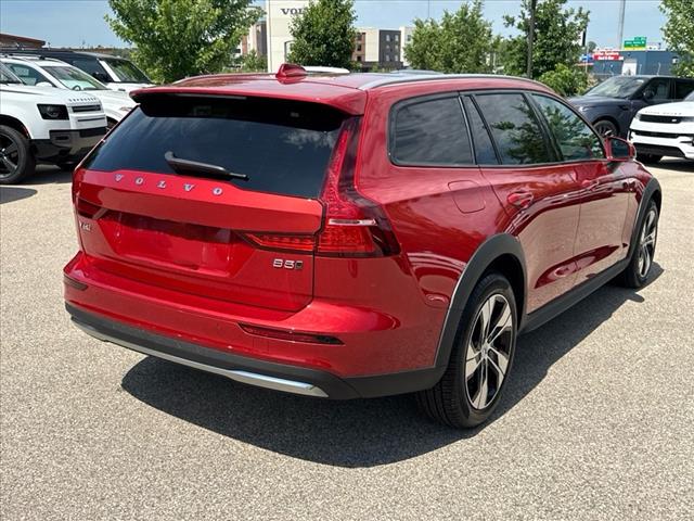 2024 Volvo V60 Cross Country B5 Plus