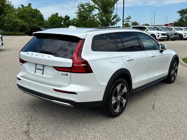 2024 Volvo V60 Cross Country B5 Plus