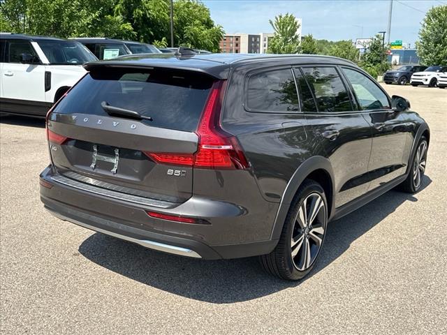 2024 Volvo V60 Cross Country B5 Plus