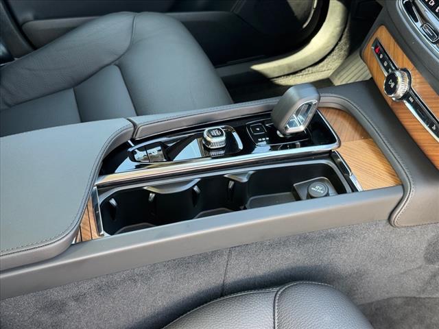 2025 Volvo XC90 B6 Plus 6-Seater