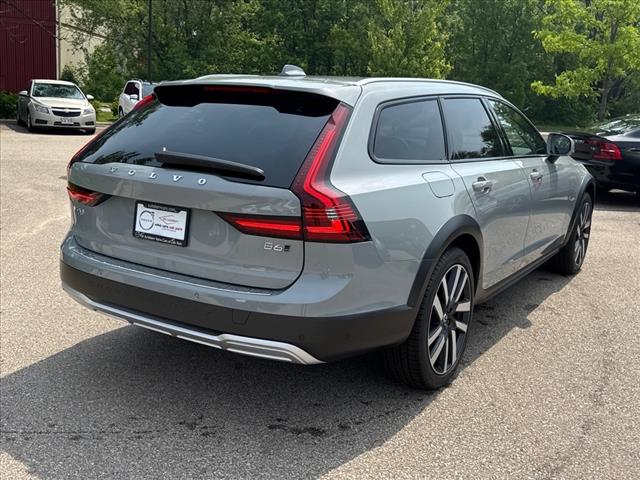 2025 Volvo V90 Cross Country B6 Plus