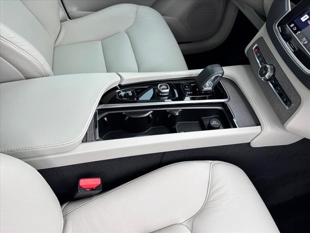 2023 Volvo XC90 Recharge T8 Plus Dark Theme 7 Passenger