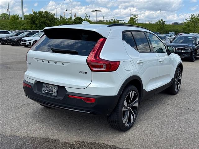 2025 Volvo XC40 B5 Plus Dark Theme