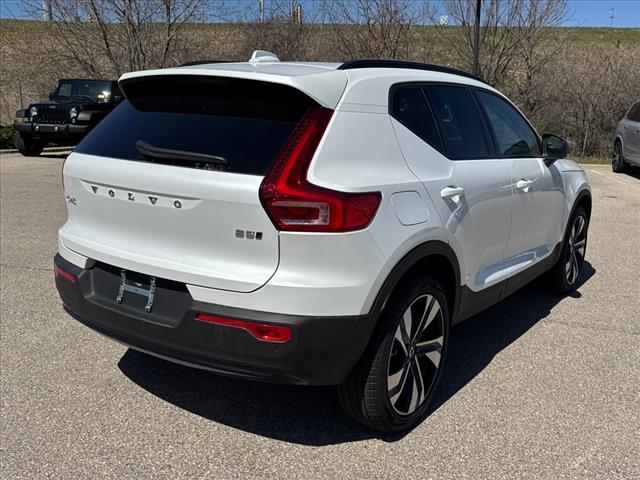 2025 Volvo XC40 B5 Plus Dark Theme