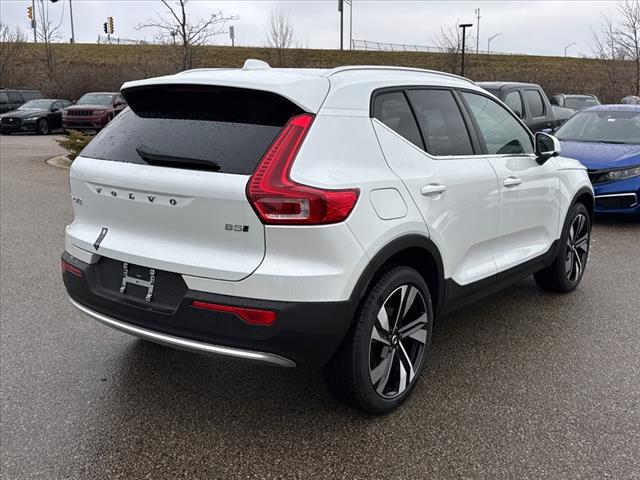 2025 Volvo XC40 B5 Plus Bright Theme