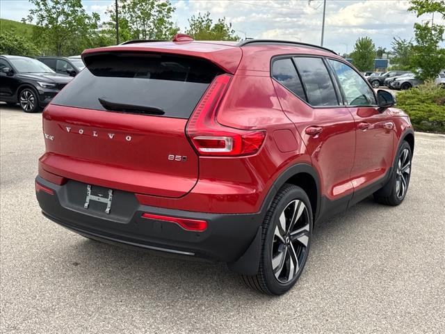 2025 Volvo XC40 B5 Ultra Dark Theme