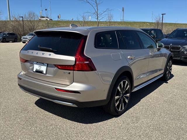 2025 Volvo V60 Cross Country B5 Ultra