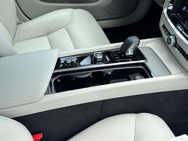 2024 Volvo V60 Cross Country B5 Plus