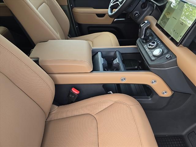 2025 Land Rover Defender P400 X-Dynamic SE