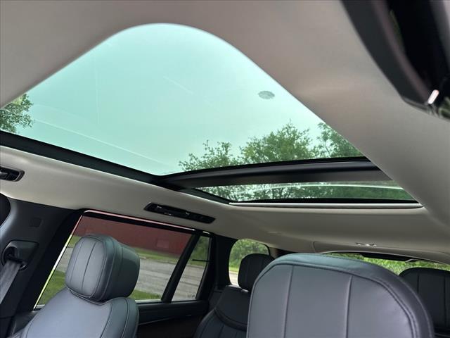 2025 Land Rover Range Rover P530 SE 7 Seat
