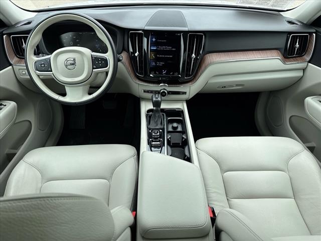 2021 Volvo XC60 T5 Momentum