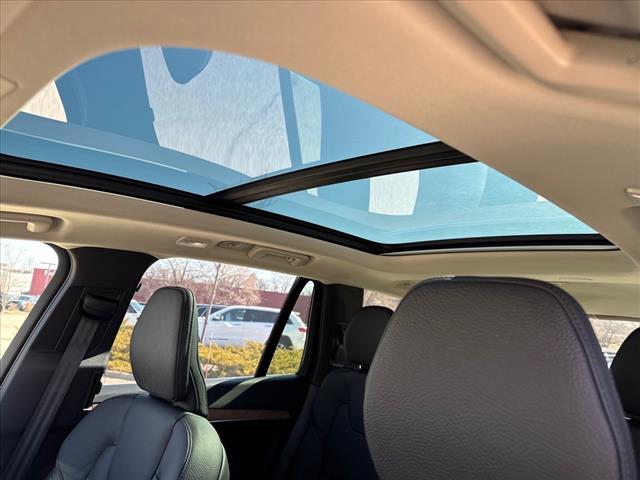 2025 Volvo XC90 T8 Plus 6-Seater