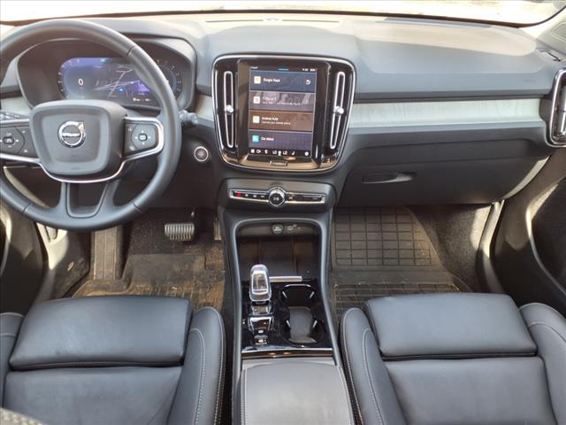 2025 Volvo XC40 B5 Plus Dark Theme