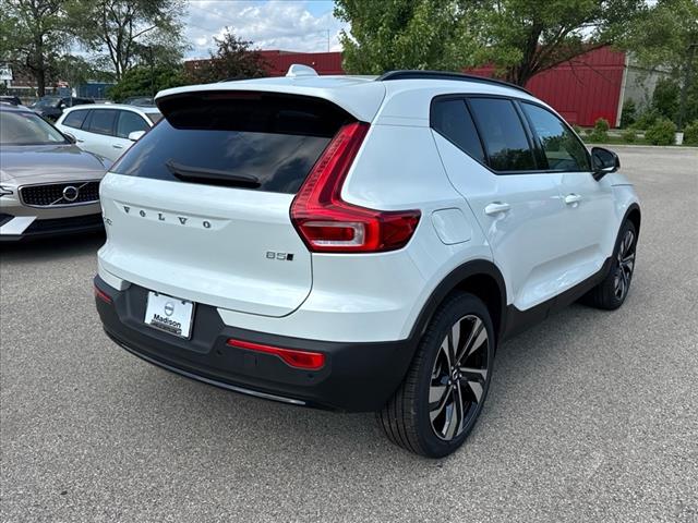 2025 Volvo XC40 B5 Plus Dark Theme