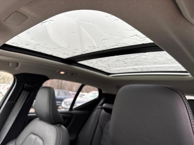 2025 Volvo XC40 B5 Plus Bright Theme