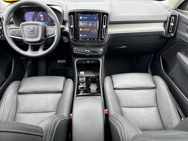 2024 Volvo XC40 B5 Plus Dark Theme