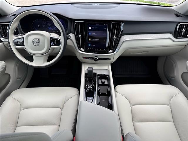 2024 Volvo V60 Cross Country B5 Plus