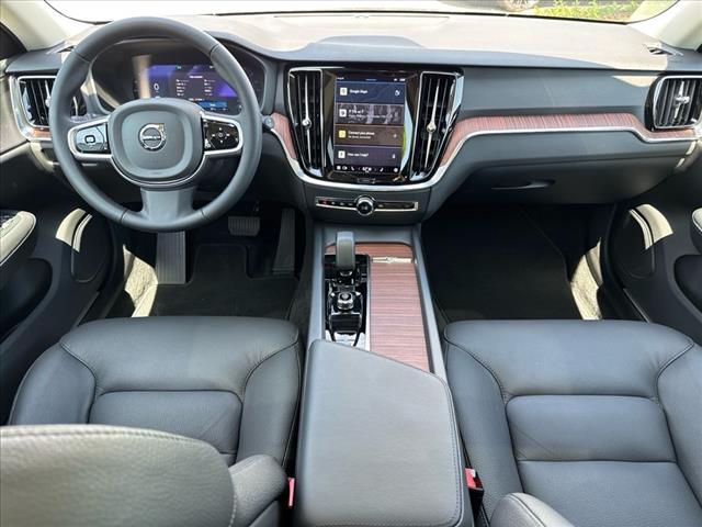 2024 Volvo V60 Cross Country B5 Plus