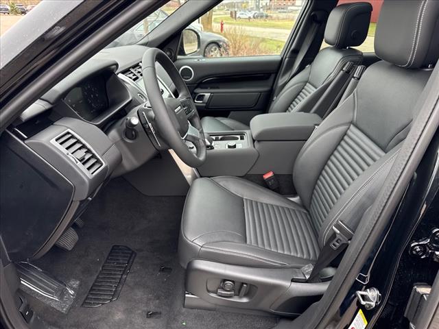 2025 Land Rover Discovery P300 S