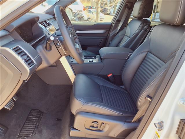 2025 Land Rover Discovery P300 Dynamic SE