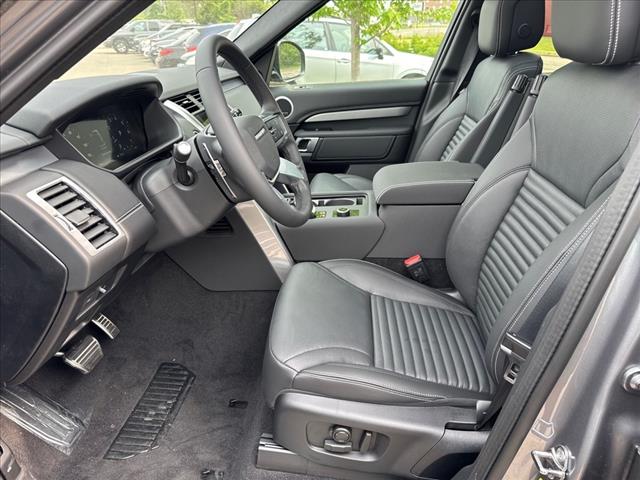 2025 Land Rover Discovery P300 Dynamic SE