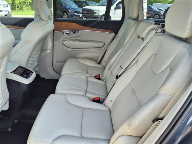 2022 Volvo XC90 T6 Momentum