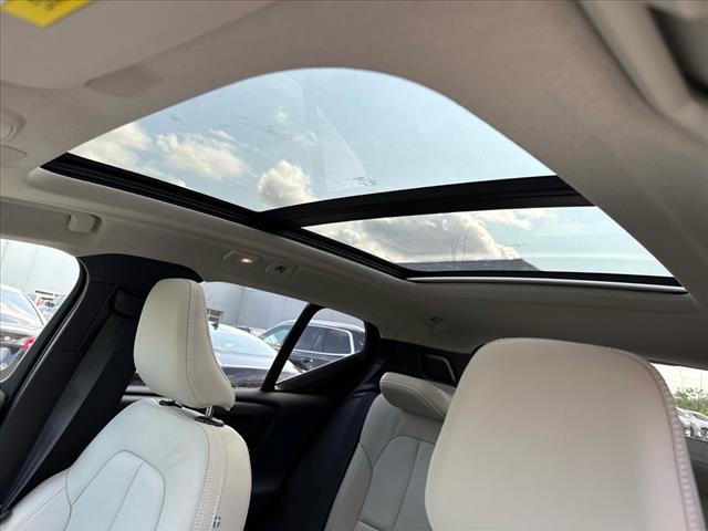 2025 Volvo XC40 B5 Plus Dark Theme