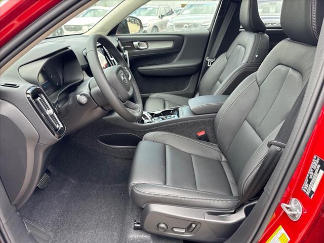 2025 Volvo XC40 B5 Ultra Dark Theme