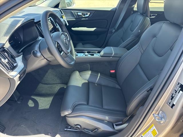 2025 Volvo V60 Cross Country B5 Ultra