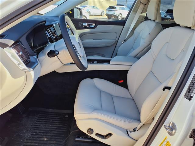 2025 Volvo XC60 B5 Core