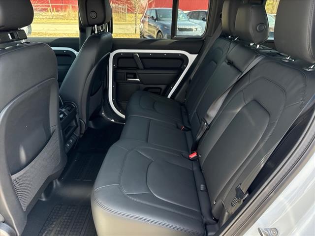 2025 Land Rover Defender P400 X-Dynamic SE