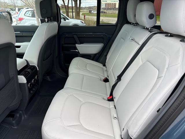 2025 Land Rover Defender P400 X-Dynamic SE
