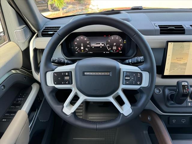 2024 Land Rover Defender P400 X-Dynamic SE