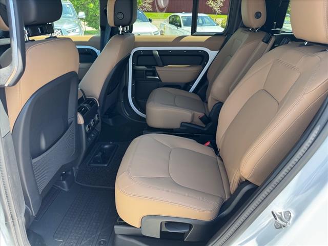 2025 Land Rover Defender P400 X-Dynamic SE