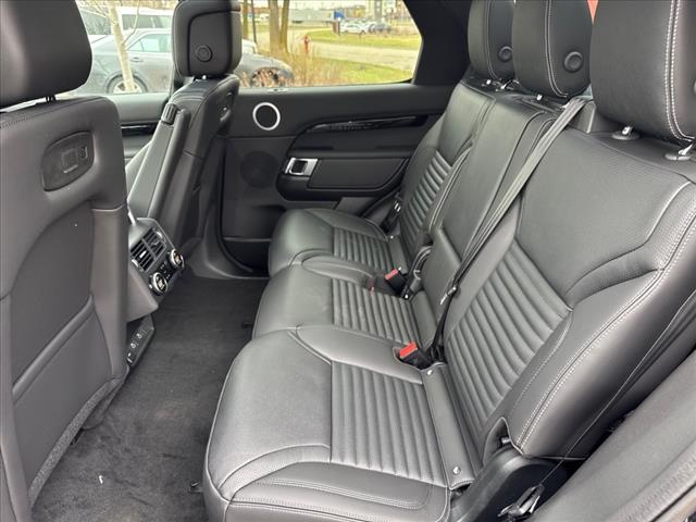 2025 Land Rover Discovery P300 S