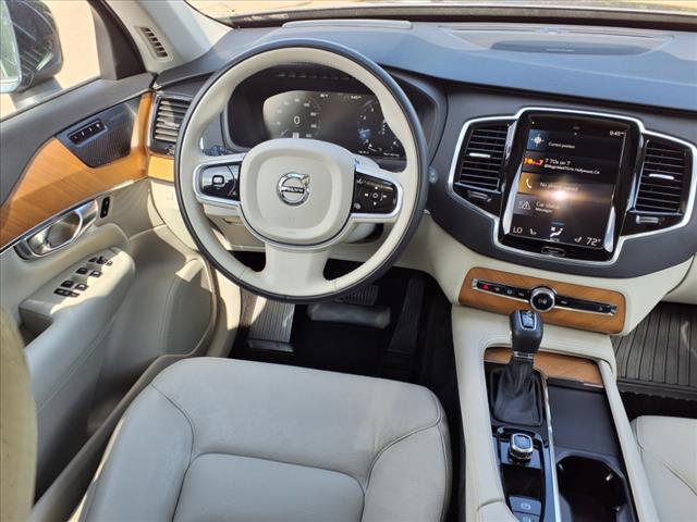 2022 Volvo XC90 T6 Momentum