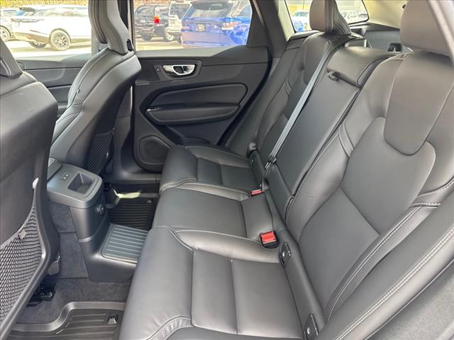 2024 Volvo XC60 Recharge T8 Ultimate Dark Theme