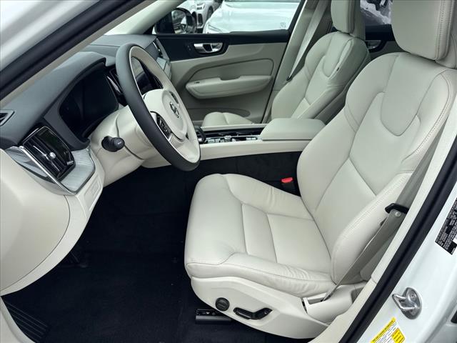 2025 Volvo XC60 T8 Plus