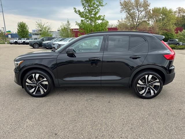 2024 Volvo XC40 B5 Plus Dark Theme