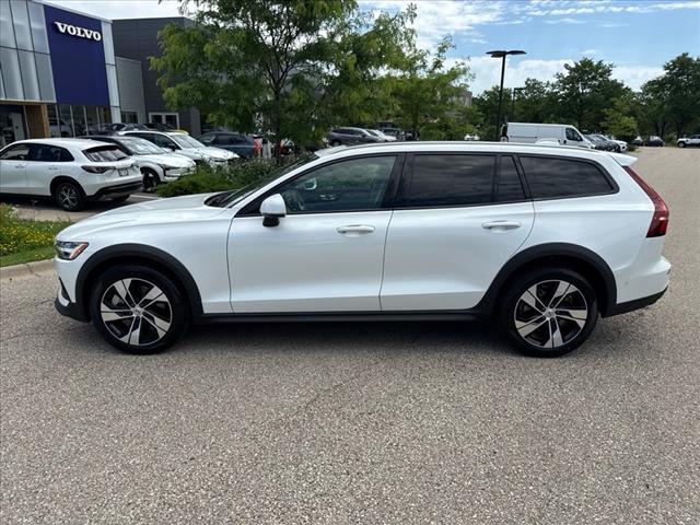 2024 Volvo V60 Cross Country B5 Plus