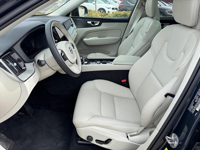 2025 Volvo XC60 B5 PLUS