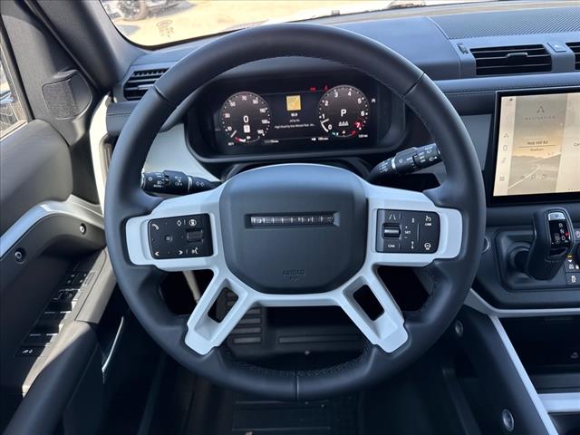2025 Land Rover Defender P400 X-Dynamic SE