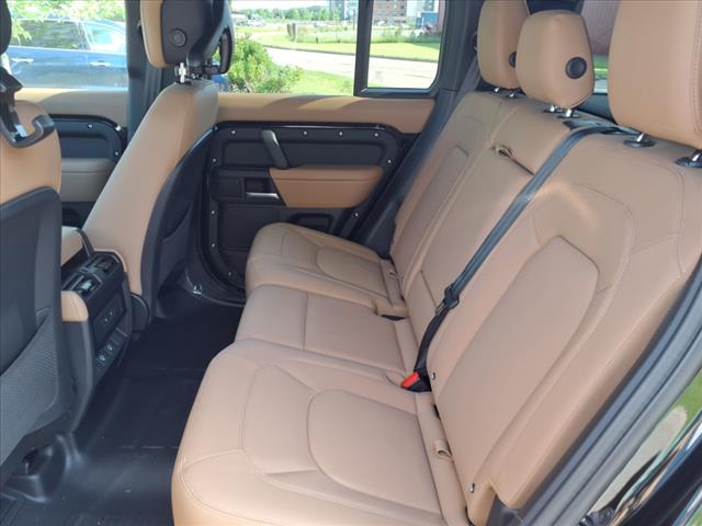 2025 Land Rover Defender P400 X-Dynamic SE